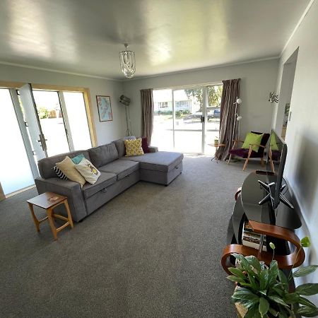 Green Door - One Bedroom Apartment Whakatane Exteriör bild
